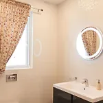 Apartment The Waterfront With 3 Bedrooms, 4 Bathrooms, Private Garage *