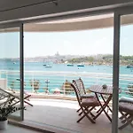 The Waterfront With 3 Bedrooms, 4 Bathrooms, Private Garage Apartment