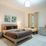 The Waterfront With 3 Bedrooms, 4 Bathrooms, Private Garage Apartment *