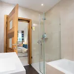 Daire The Waterfront With 3 Bedrooms, 4 Bathrooms, Private Garage