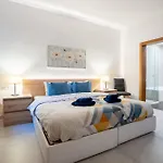 Apartment The Waterfront With 3 Bedrooms, 4 Bathrooms, Private Garage