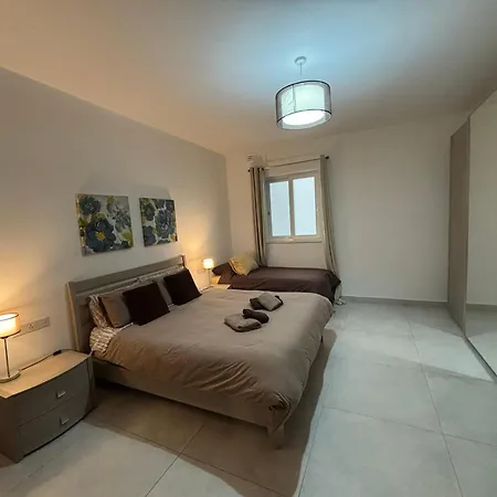 The Luxurious Seafront Apartment *