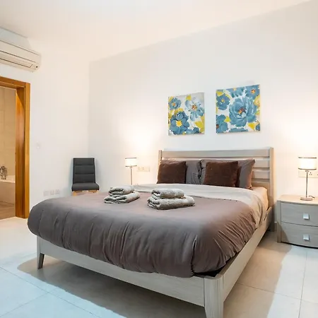 Appartement The Waterfront With 3 Bedrooms, 4 Bathrooms, Private Garage Sliema