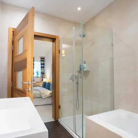 Appartamento The Waterfront With 3 Bedrooms, 4 Bathrooms, Private Garage