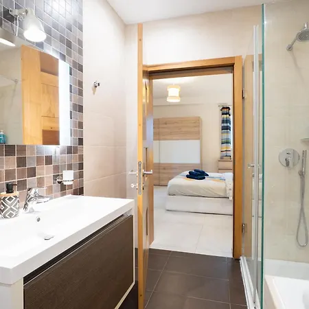 The Waterfront With 3 Bedrooms, 4 Bathrooms, Private Garage Appartamento Sliema
