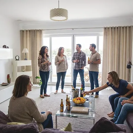 The Waterfront With 3 Bedrooms, 4 Bathrooms, Private Garage Apartment *