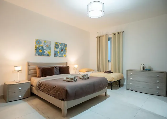 The Waterfront With 3 Bedrooms, 4 Bathrooms, Private Garage Apartment *