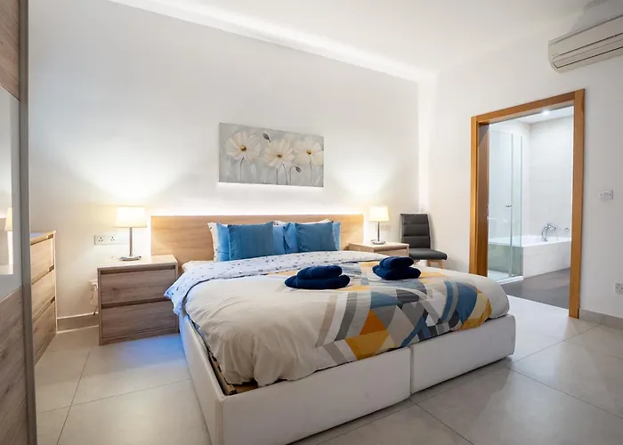 Apartment The Waterfront With 3 Bedrooms, 4 Bathrooms, Private Garage