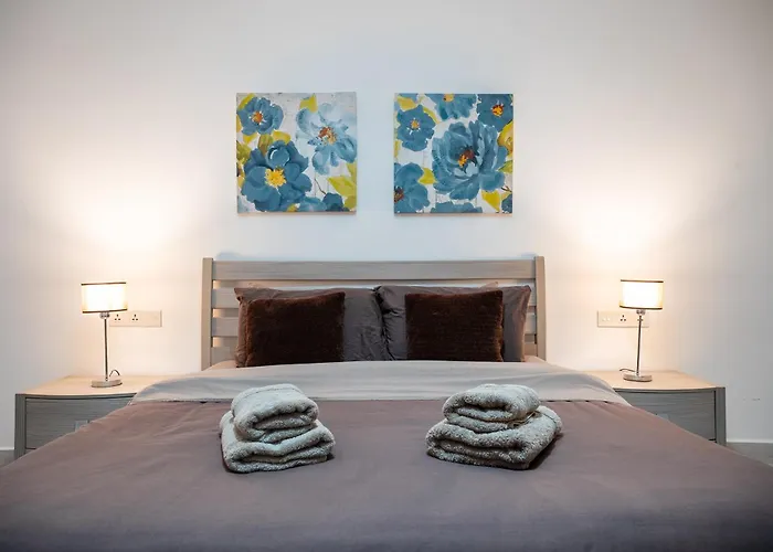 The Waterfront With 3 Bedrooms, 4 Bathrooms, Private Garage *