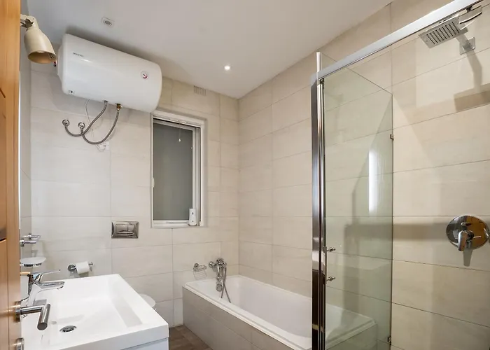 Apartment The Waterfront With 3 Bedrooms, 4 Bathrooms, Private Garage