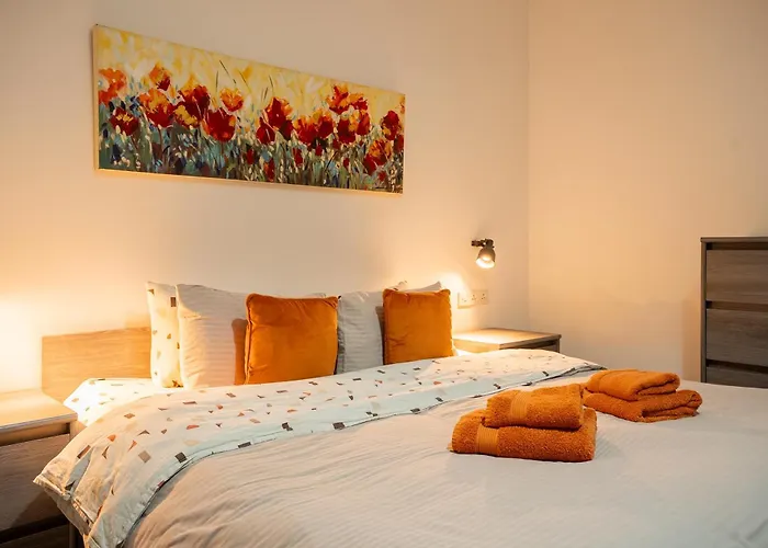 The Waterfront With 3 Bedrooms, 4 Bathrooms, Private Garage Apartment