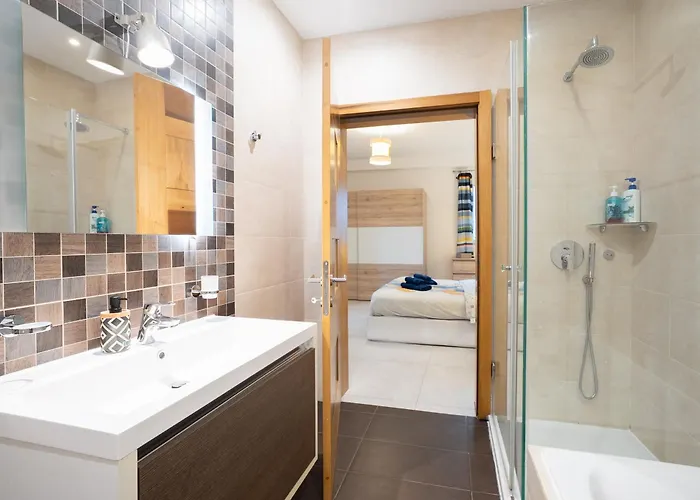 The Waterfront With 3 Bedrooms, 4 Bathrooms, Private Garage Apartment Sliema