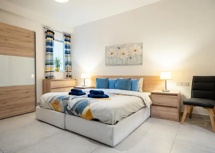 The Waterfront With 3 Bedrooms, 4 Bathrooms, Private Garage Apartment *