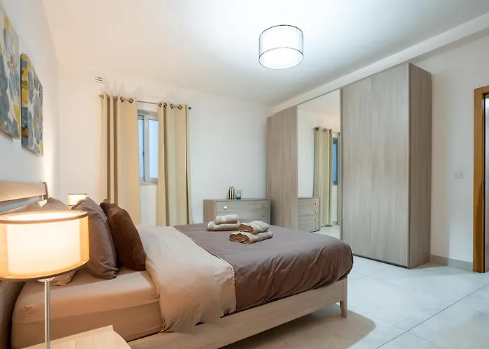 The Waterfront With 3 Bedrooms, 4 Bathrooms, Private Garage * Sliema