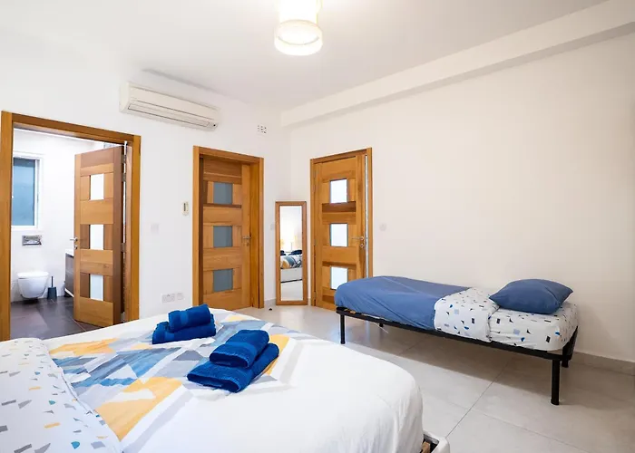 The Waterfront With 3 Bedrooms, 4 Bathrooms, Private Garage