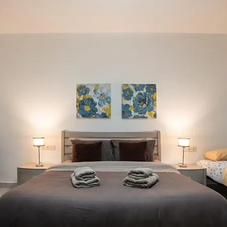 The Luxurious Seafront Appartement Sliema