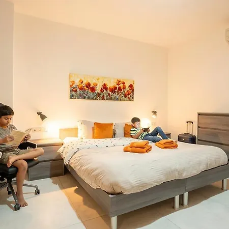 The Waterfront With 3 Bedrooms, 4 Bathrooms, Private Garage *