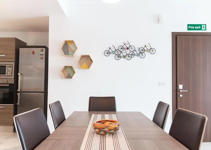 The Waterfront With 3 Bedrooms, 4 Bathrooms, Private Garage * Sliema