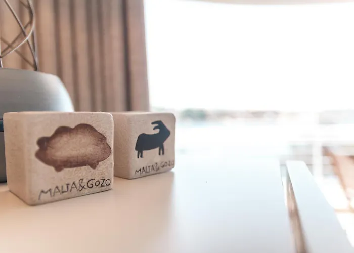 The Waterfront With 3 Bedrooms, 4 Bathrooms, Private Garage *