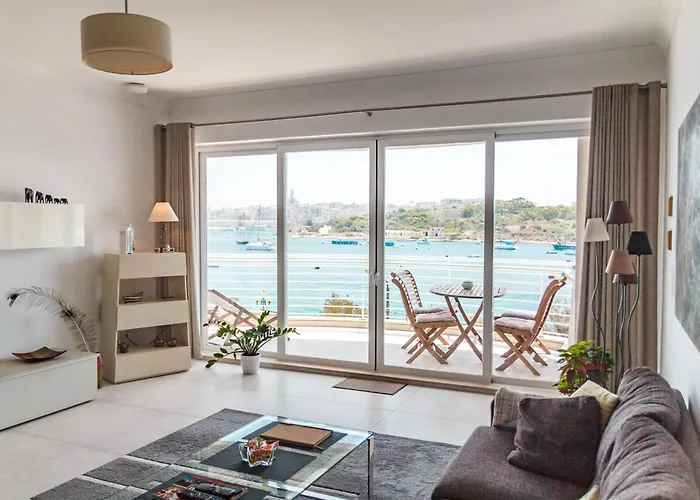 Apartamento The Waterfront With 3 Bedrooms, 4 Bathrooms, Private Garage Sliema