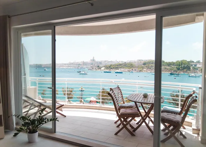 The Waterfront With 3 Bedrooms, 4 Bathrooms, Private Garage Apartamento