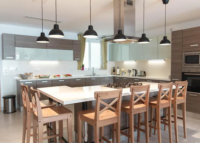 The Waterfront With 3 Bedrooms, 4 Bathrooms, Private Garage * Sliema