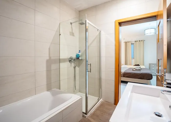 The Waterfront With 3 Bedrooms, 4 Bathrooms, Private Garage