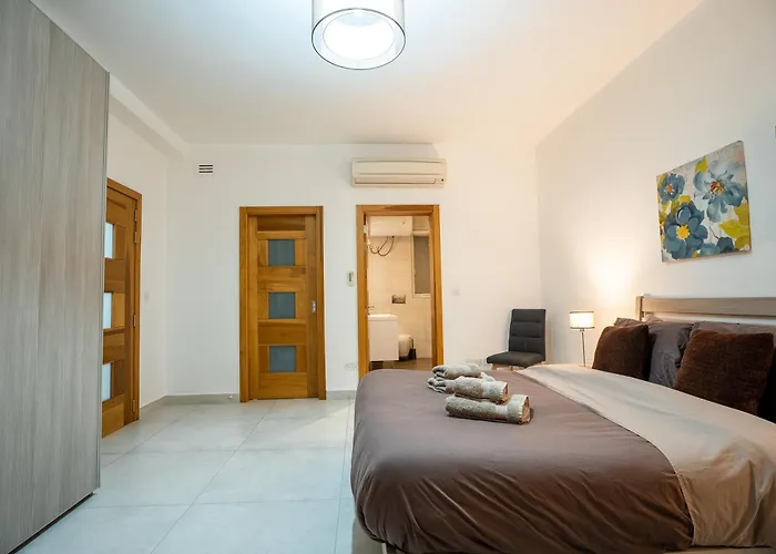 The Waterfront With 3 Bedrooms, 4 Bathrooms, Private Garage * Sliema