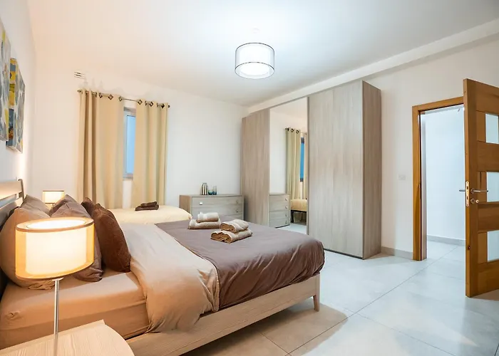 Apartamento The Waterfront With 3 Bedrooms, 4 Bathrooms, Private Garage Sliema