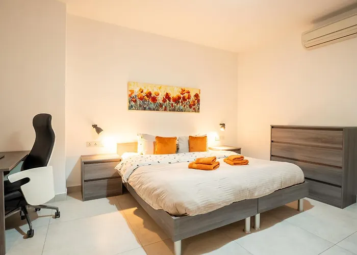 The Waterfront With 3 Bedrooms, 4 Bathrooms, Private Garage