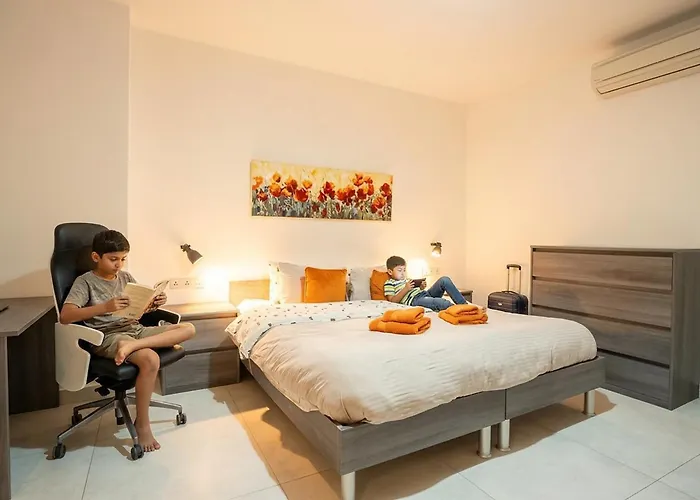 The Waterfront With 3 Bedrooms, 4 Bathrooms, Private Garage *